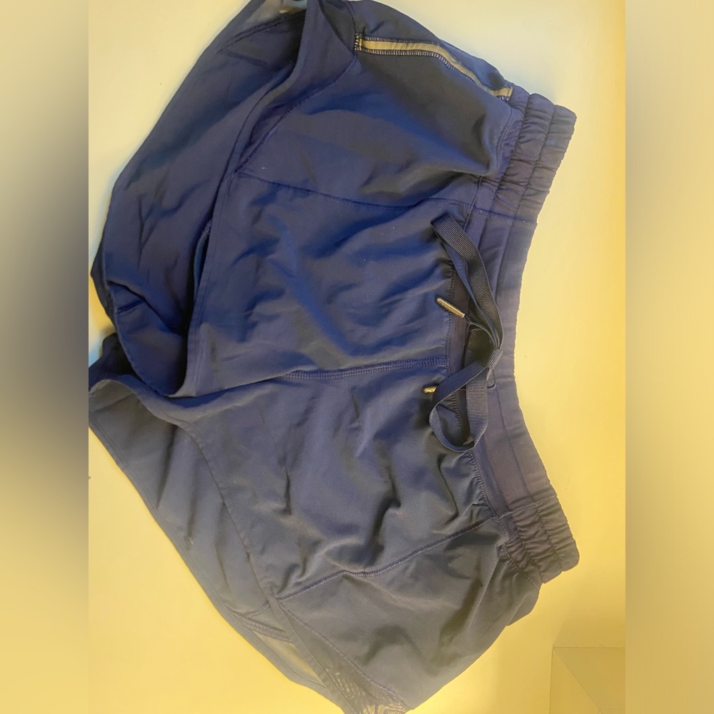 NAVY BLUE LULULEMON 2.5 HOTTY HOT SHORTS